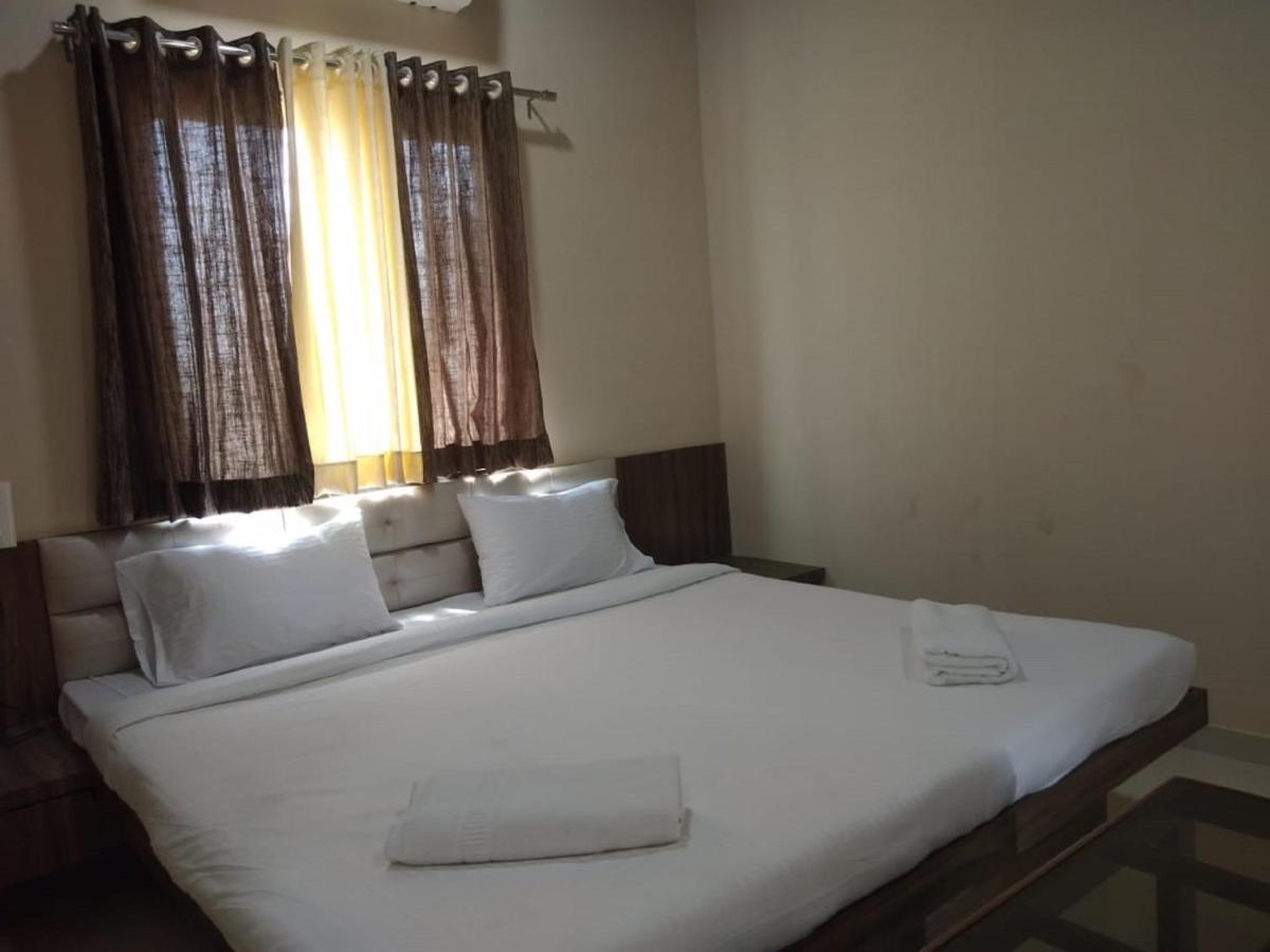 Hotel Krishna Exotica Ahmednagar Kültér fotó